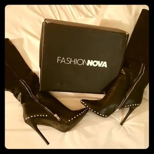 Fashionova black knee high boots